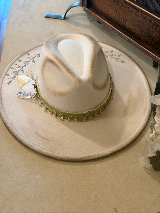 Women\'s Hand Burned Cream Wide-Brim Felt Hat with Decorative Band